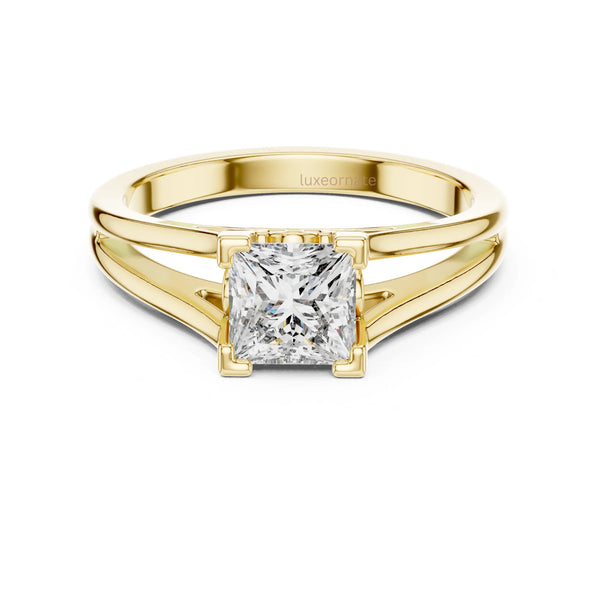 Dulce princess diamond ring in yellow gold with princess cut solitaire