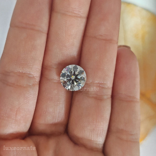 Classic round diamond ideal for engagement rings and fine jewelry
