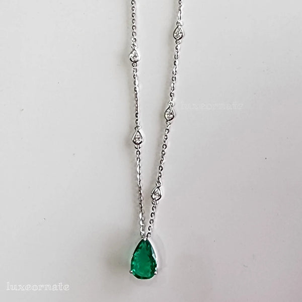 pear cut emerald pendant necklace with diamond chain luxury jewellery