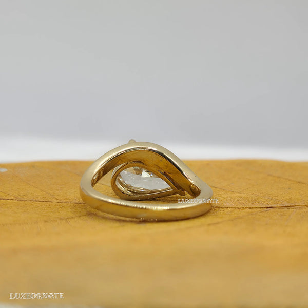 Luxury pear cut diamond solitaire ring modern gold engagement ring
