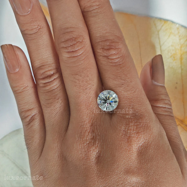 Classic round diamond ideal for engagement rings and fine jewelry
