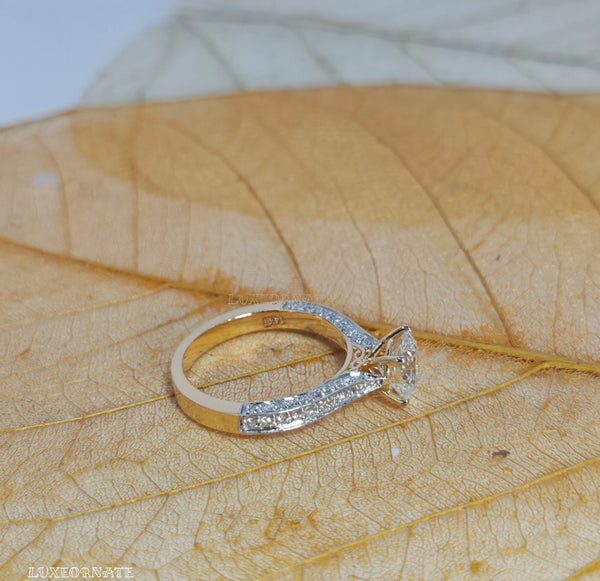 Round brilliant solitaire diamond ring with pave split shank