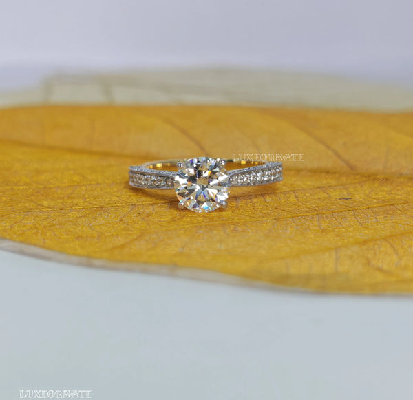 Round brilliant solitaire diamond ring with pave split shank